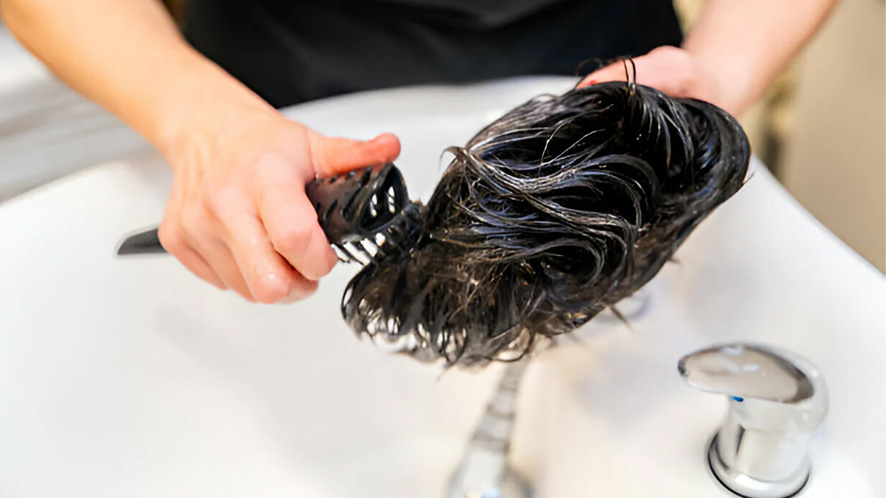 A GUIDE TO NON-SURGICAL HAIR REPLACEMENT SYSTEM (16)