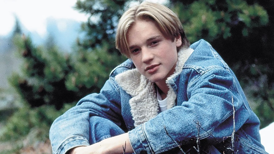 Essential Tips for Rocking Men’s 90s Hairstyles in 2024